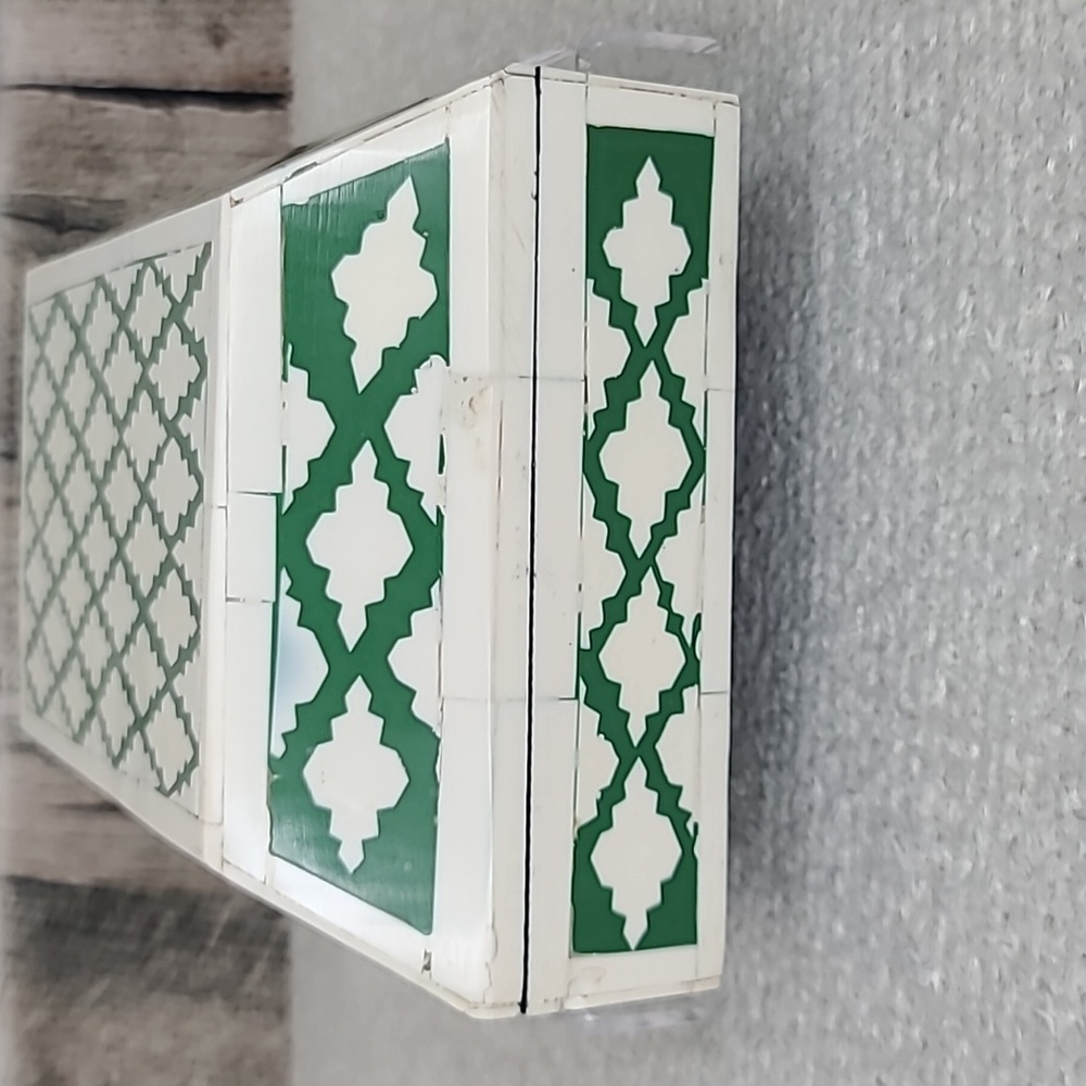 Vintage Handcrafted Bone Inlay Decorative/Jewelry Box in Cream/Green - Picture 11 of 17